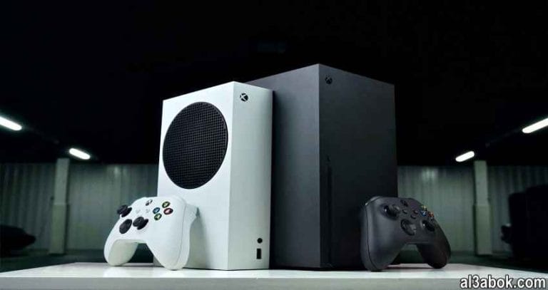 صورة جهازي Xbox و PlayStation 5